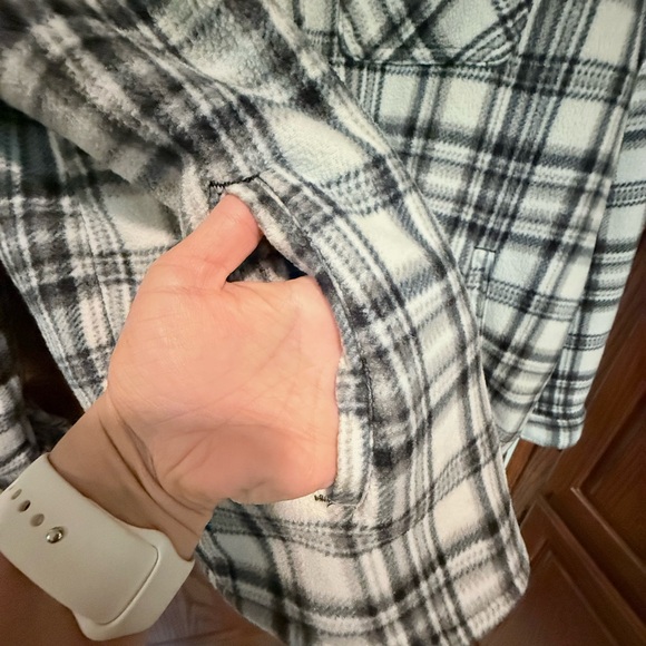 SAGE Collective Sherpa-Lined Plaid Jacket - Picture 5 of 5